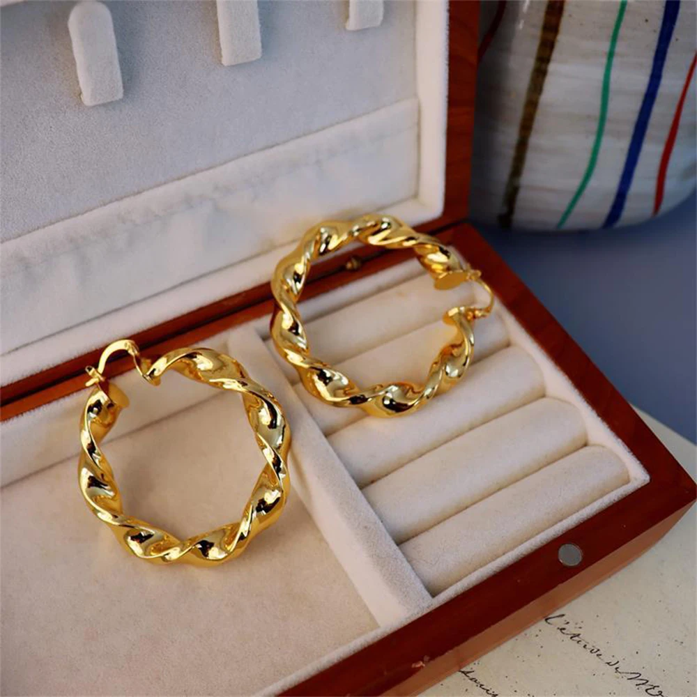 Exaggerated Big Earrings Versatile Earrings earrings for women's girl Ear stud Jewelry accessories
Exaggerated Big Earrings Versatile Earrings earrings for women's girl Ear stud Jewelry accessories