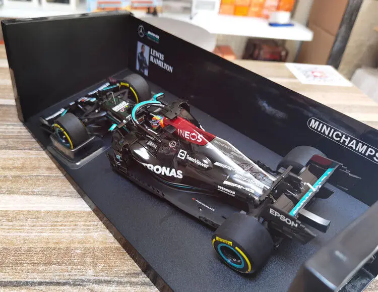 MINICHAMPS 1/18 для Benz AMG F1 W12 2021 #44 Гамильтон Катар станция литая модель автомобиля игрушки Подарки демонстрация орнаментов коллекция
MINICHAMPS 1/18 для Benz AMG F1 W12 2021 #44 Гамильтон Катар станция литая модель автомобиля игрушки Подарки демонстрация орнаментов коллекция