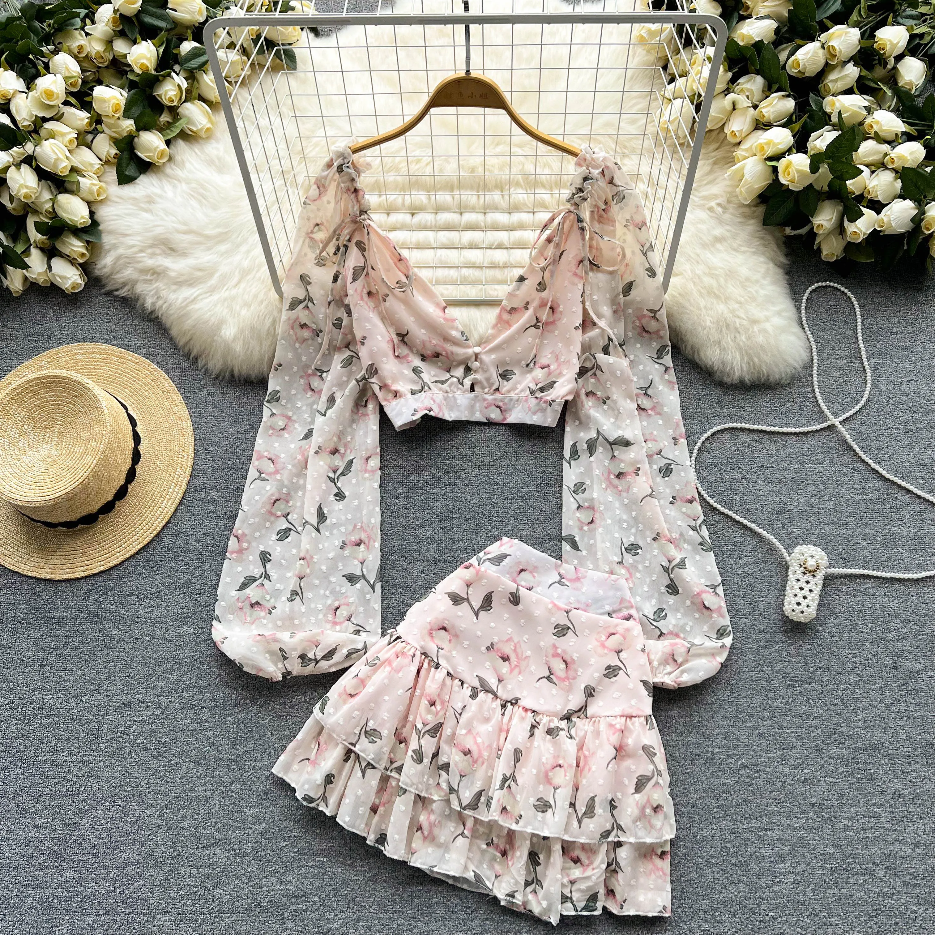 Women New Fashion Summer Feminine Deep V-neck Chiffon Long Sleeved Short Tops + Pleated Skirt Two Piece Sets E611
Women New Fashion Summer Feminine Deep V-neck Chiffon Long Sleeved Short Tops + Pleated Skirt Two Piece Sets E611