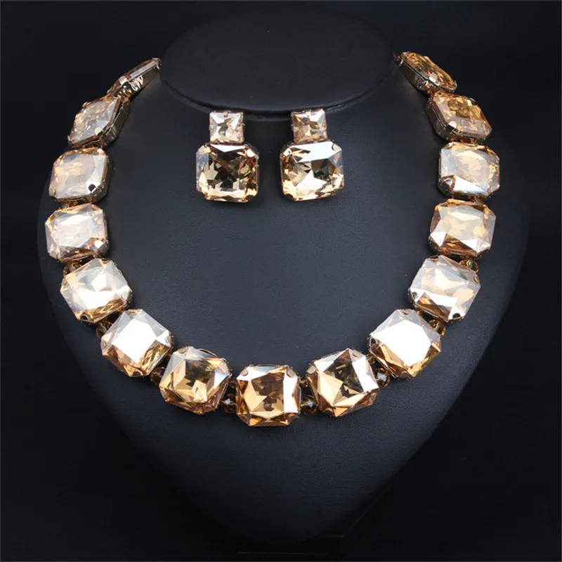 2022 New Boho Geometric Red Crystal Bridal Wedding Jewelry Set Ladies Shiny High Grade Rhinestone Gold Clavicle Luxury Jewelry
2022 New Boho Geometric Red Crystal Bridal Wedding Jewelry Set Ladies Shiny High Grade Rhinestone Gold Clavicle Luxury Jewelry