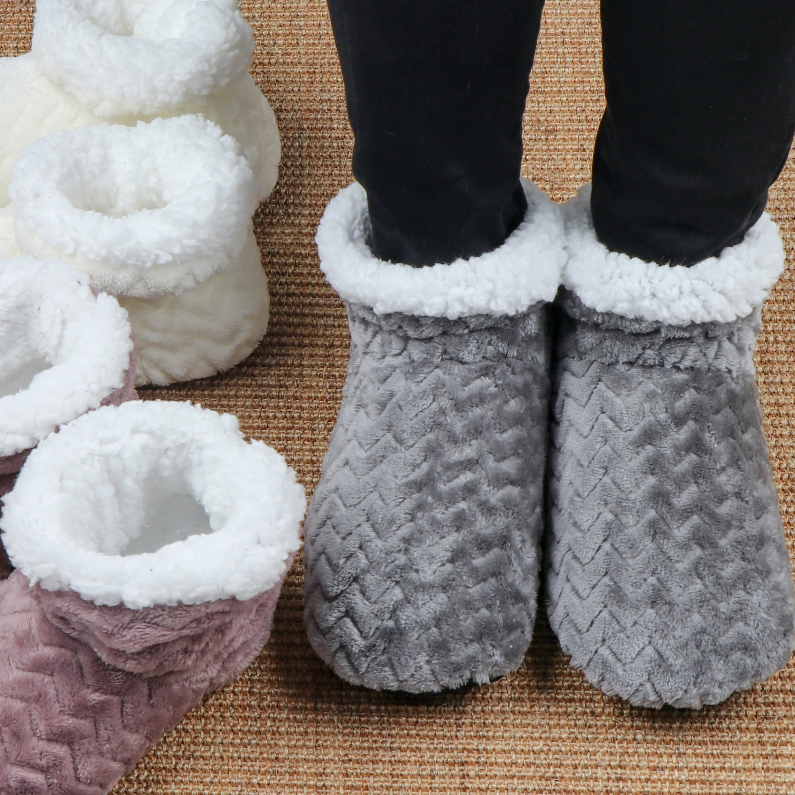 Plush Slippers Women Winter Warm Furry Slides Ladies Cute Home Slippers Female Floor Cotton Shoes Fur Indoor Pantoufle Femme
Plush Slippers Women Winter Warm Furry Slides Ladies Cute Home Slippers Female Floor Cotton Shoes Fur Indoor Pantoufle Femme