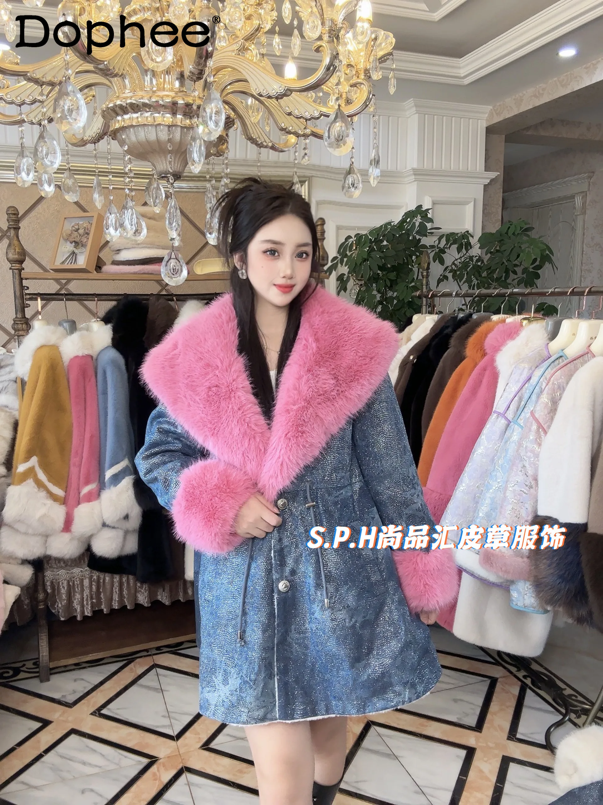 Women's Denim Fleece-Lined Velvet Thermal Fox Fur Coat 2023 Winter New Warm Long Sleeve Mid-Length Faux Fur Coat Female
Women's Denim Fleece-Lined Velvet Thermal Fox Fur Coat 2023 Winter New Warm Long Sleeve Mid-Length Faux Fur Coat Female