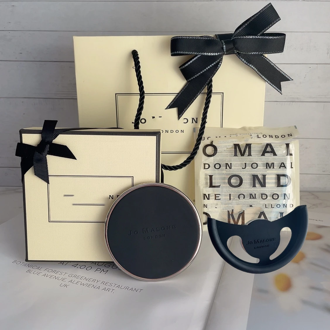 Fashion Car Perfume Fragrance Diffuser With English Pear Lime Basil Wood Sage Refill Natural Taste Pendant Decor Ribbon Gift Box
Fashion Car Perfume Fragrance Diffuser With English Pear Lime Basil Wood Sage Refill Natural Taste Pendant Decor Ribbon Gift Box