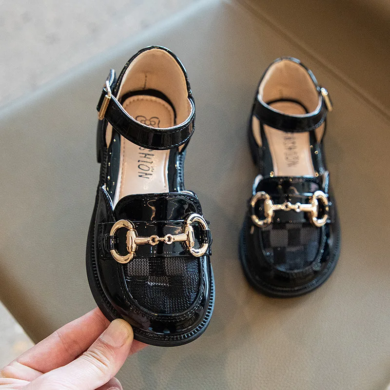 2022 New Girls Summer Korean Style Leather Covered Toes Metal Checkerboard Versatile Chic Princess Sandals Non-slip Kids Fashion
2022 New Girls Summer Korean Style Leather Covered Toes Metal Checkerboard Versatile Chic Princess Sandals Non-slip Kids Fashion
