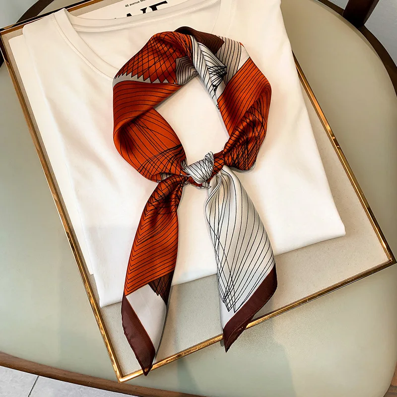 JTVOVO 2022New 70x70 French Retro Geometric Print Square Scarf Women's Workplace Temperament Bib Luxury Headscarf Bandana Turban
JTVOVO 2022New 70x70 French Retro Geometric Print Square Scarf Women's Workplace Temperament Bib Luxury Headscarf Bandana Turban