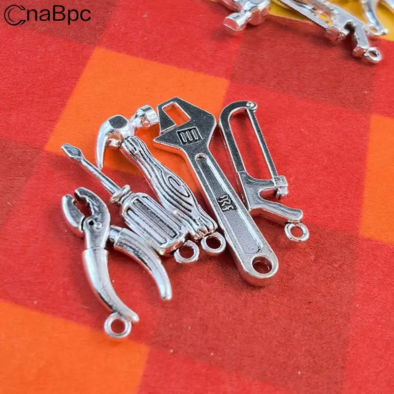 5PCS 1:12 Dollhouse Miniature Repair Tools Set Mini Metal Hammers Pliers Wrenches Saws Model Dollhouse Accessories
5PCS 1:12 Dollhouse Miniature Repair Tools Set Mini Metal Hammers Pliers Wrenches Saws Model Dollhouse Accessories