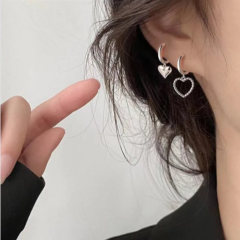 2022 Silver Color Geometric Heart-shaped Earrings for Women Girls Fashion Hollow Heart Hoop Earrings INS Jewelry Accessories
2022 Silver Color Geometric Heart-shaped Earrings for Women Girls Fashion Hollow Heart Hoop Earrings INS Jewelry Accessories