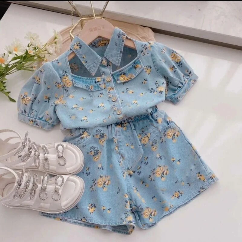 Костюм для девочек 2-8 лет, летний кружевной джинсовый топ с отложным воротником и коротким рукавом, эластичные шорты с цветочным принтом для...
Костюм для девочек 2-8 лет, летний кружевной джинсовый топ с отложным воротником и коротким рукавом, эластичные шорты с цветочным принтом для...