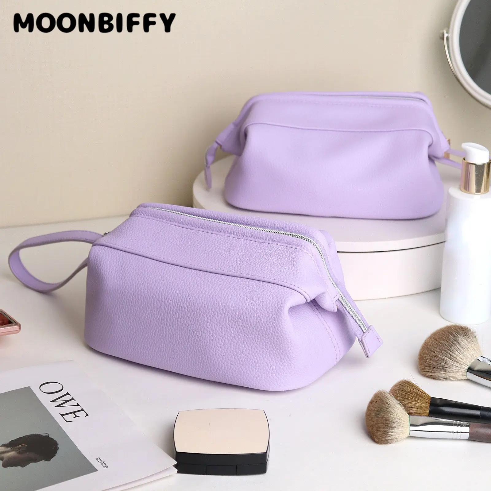 New Women Simple Retro Large Capacity Portable Travel Toilet Bag PU Waterproof Portable Storage Bag Pouch Convenient
New Women Simple Retro Large Capacity Portable Travel Toilet Bag PU Waterproof Portable Storage Bag Pouch Convenient
