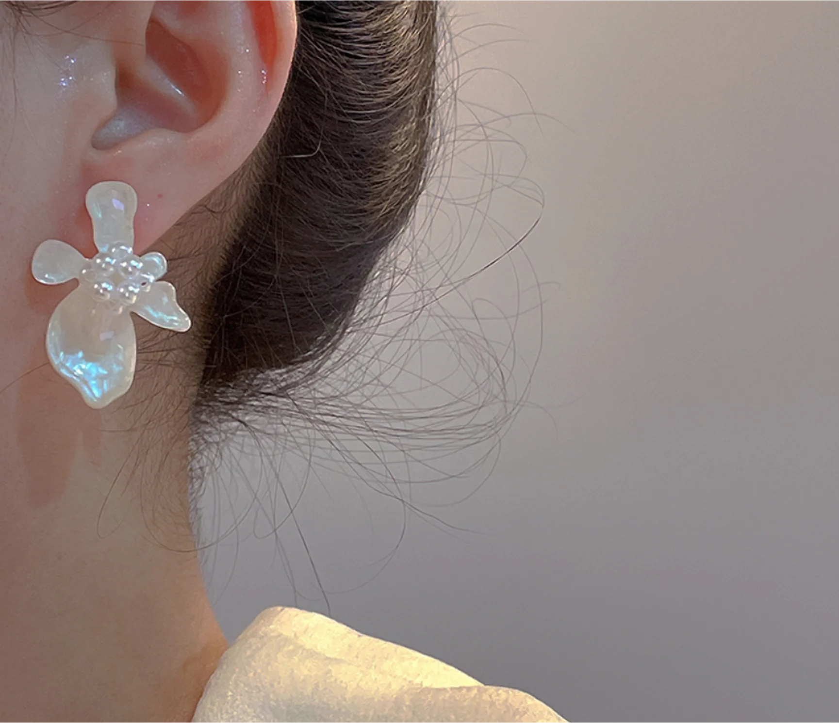 2023 new trend earrings Flower artificial pearl fritillary retro Earrings for women Fashion Jewelry
2023 new trend earrings Flower artificial pearl fritillary retro Earrings for women Fashion Jewelry