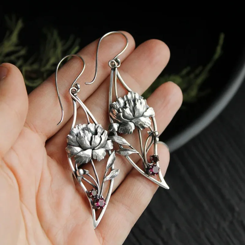 Exquisite Plant Peony Floral Wedding Earrings Femme 2023 New Silver Color Blooming Flower Petals Red Crystal Drop Earrings
Exquisite Plant Peony Floral Wedding Earrings Femme 2023 New Silver Color Blooming Flower Petals Red Crystal Drop Earrings