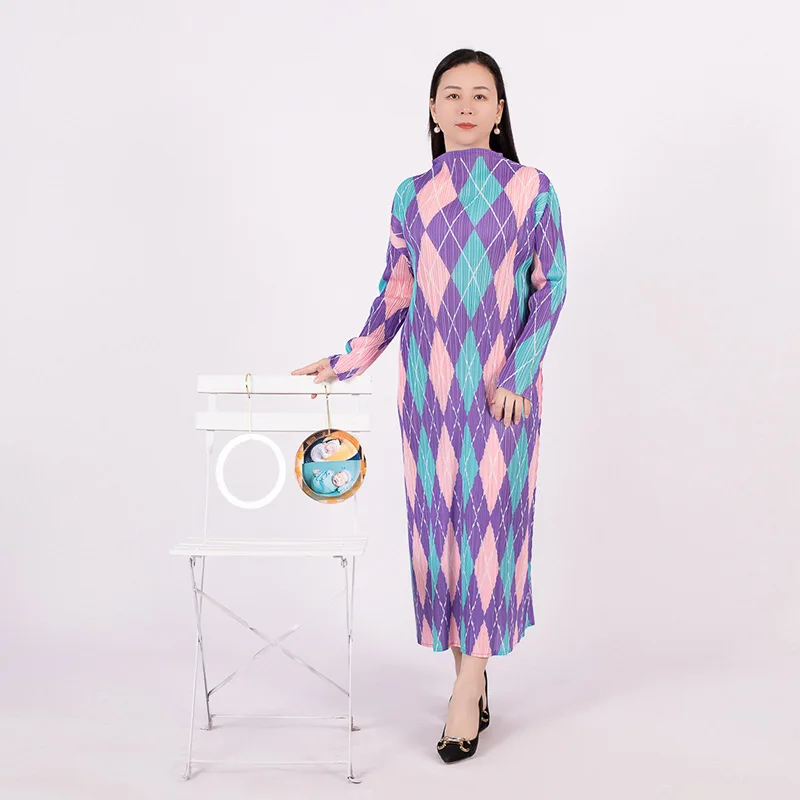 Весна 2023, повседневное свободное плиссированное платье в клетку с круглым вырезом и длинными рукавами
Весна 2023, повседневное свободное плиссированное платье в клетку с круглым вырезом и длинными рукавами