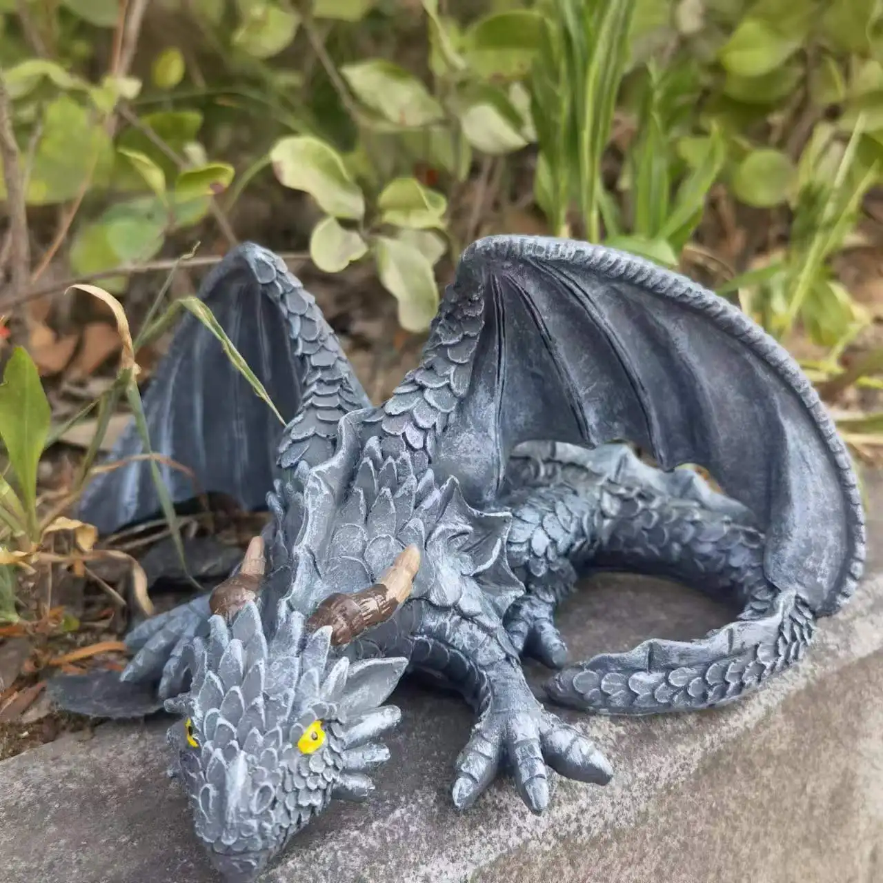 Dazzling Dragon Resin Craft Ornaments Strange Modeling Props Gardening Aquascape Fish Tank Ornaments
Dazzling Dragon Resin Craft Ornaments Strange Modeling Props Gardening Aquascape Fish Tank Ornaments