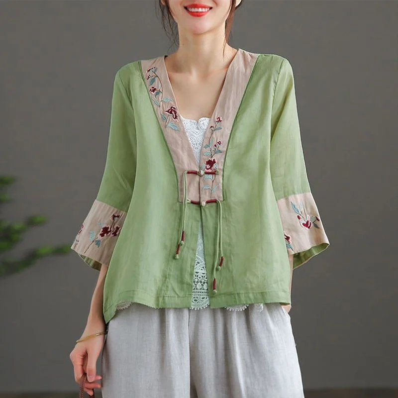 Chinese Style Embroidery Cardigan V Neck Shirt National Loose Women Hanfu Tang Suit Vintage Traditional Blouse Casual Tops 3XL
Chinese Style Embroidery Cardigan V Neck Shirt National Loose Women Hanfu Tang Suit Vintage Traditional Blouse Casual Tops 3XL
