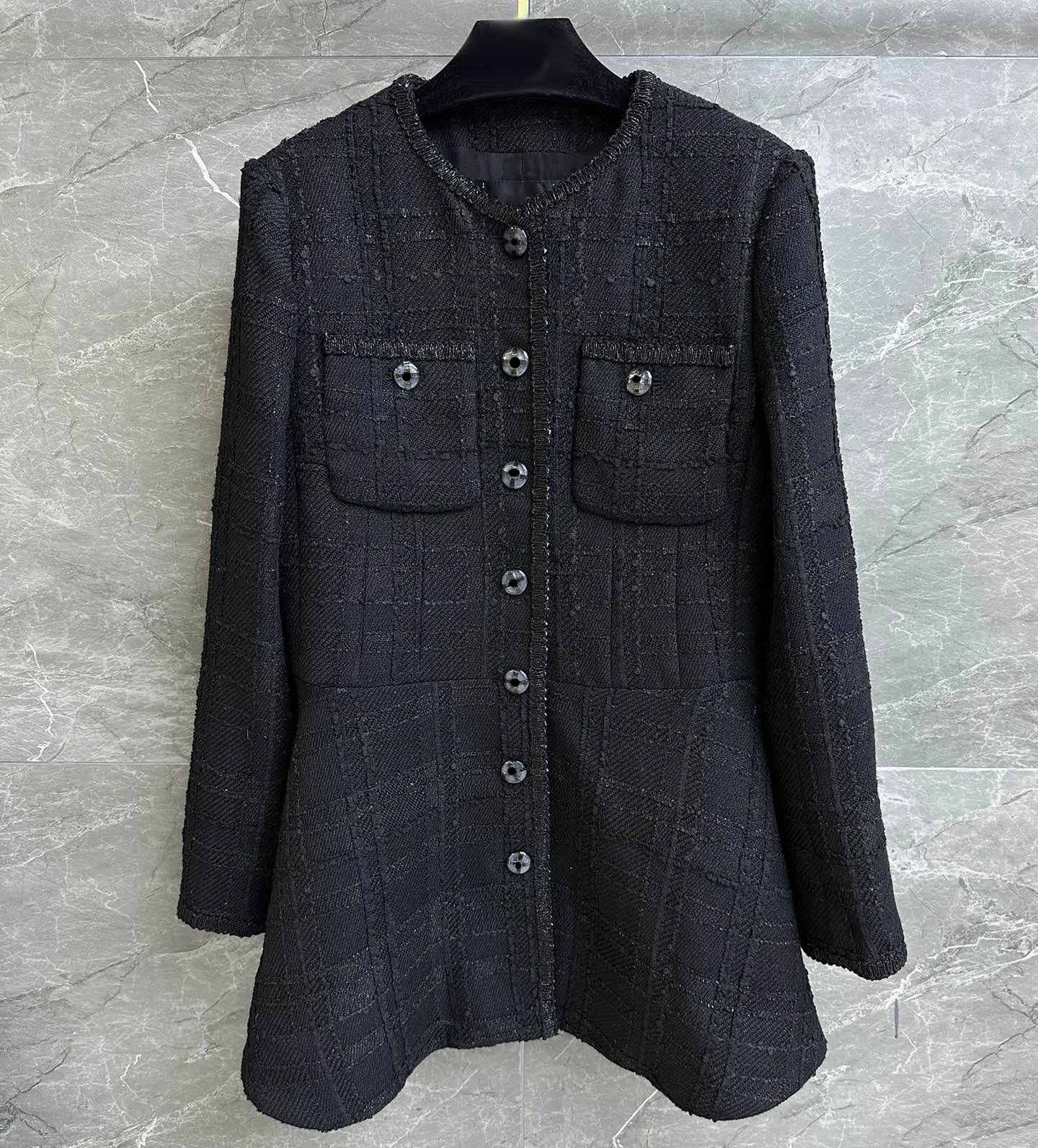 Silk lining high quality women plaid long tweed coats o-neck single breasted celebrity outerwear black
Silk lining high quality women plaid long tweed coats o-neck single breasted celebrity outerwear black