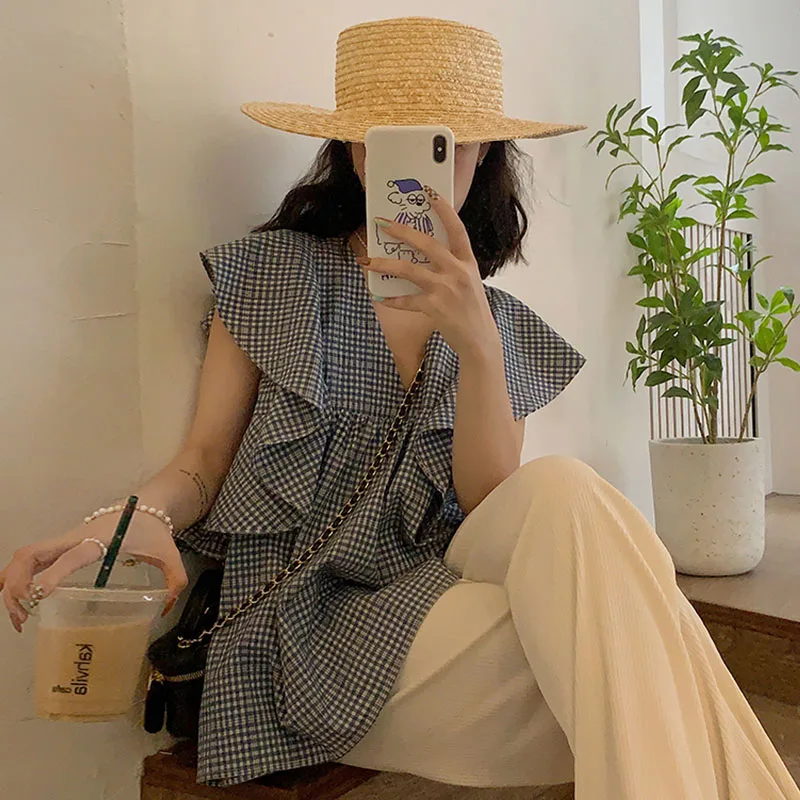 SuperAen 2022 Summer Retro V-neck Ruffled Patchwork Loose Casual Flying Sleeve Plaid Shirts Women Top
SuperAen 2022 Summer Retro V-neck Ruffled Patchwork Loose Casual Flying Sleeve Plaid Shirts Women Top