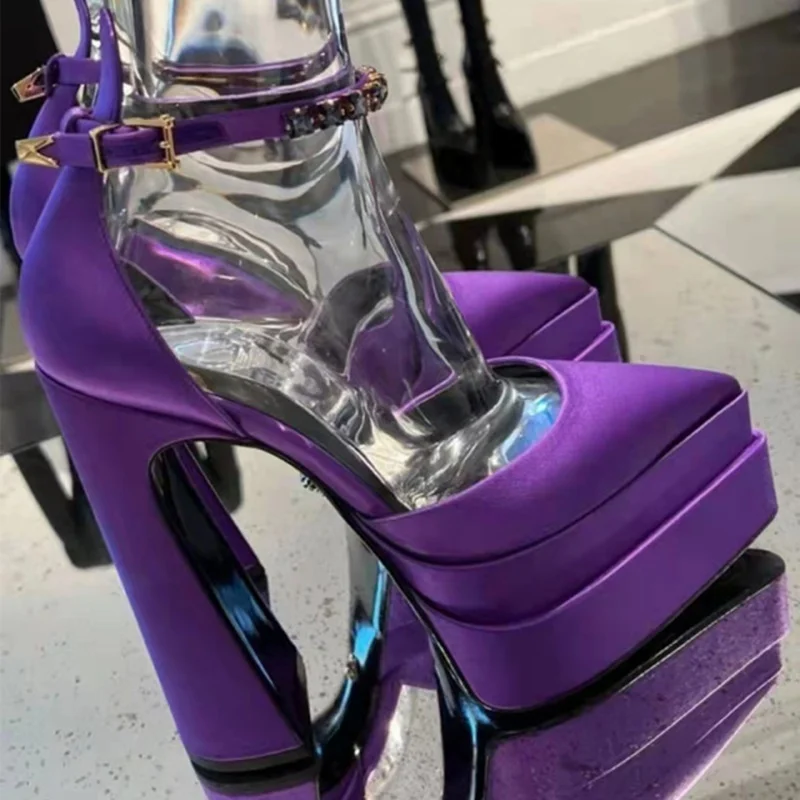 brand designer leather pumps luxury crystal buckle spring summer female party runway shoes pointed toe high heels women sandals
brand designer leather pumps luxury crystal buckle spring summer female party runway shoes pointed toe high heels women sandals