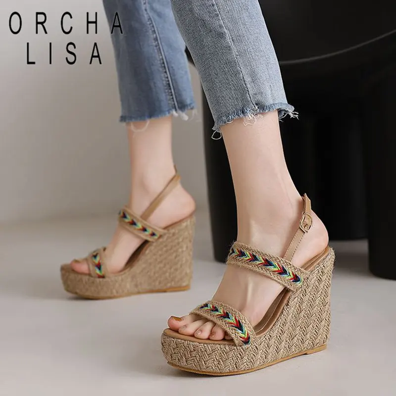 Женские сандалии на танкетке 12 см, с открытым носком и ремешком с пряжкой
Женские сандалии на танкетке 12 см, с открытым носком и ремешком с пряжкой