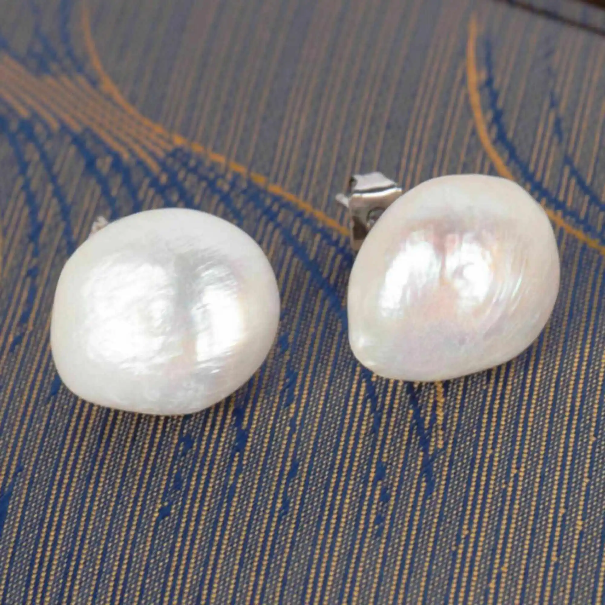 14-15mm huge white Baroque pearl earrings 18k gold ear stud delicate Accessories Christmas Party Cultured FOOL'S DAY Aquaculture
14-15mm huge white Baroque pearl earrings 18k gold ear stud delicate Accessories Christmas Party Cultured FOOL'S DAY Aquaculture