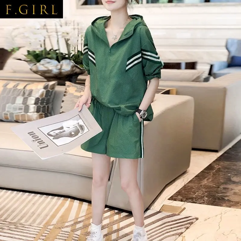 F GIRLS Temperament Fashion Sports Casual Suits Women High Waist Shorts Short-sleeved Hooded T-shirt Two Piece Sets Summer
F GIRLS Temperament Fashion Sports Casual Suits Women High Waist Shorts Short-sleeved Hooded T-shirt Two Piece Sets Summer