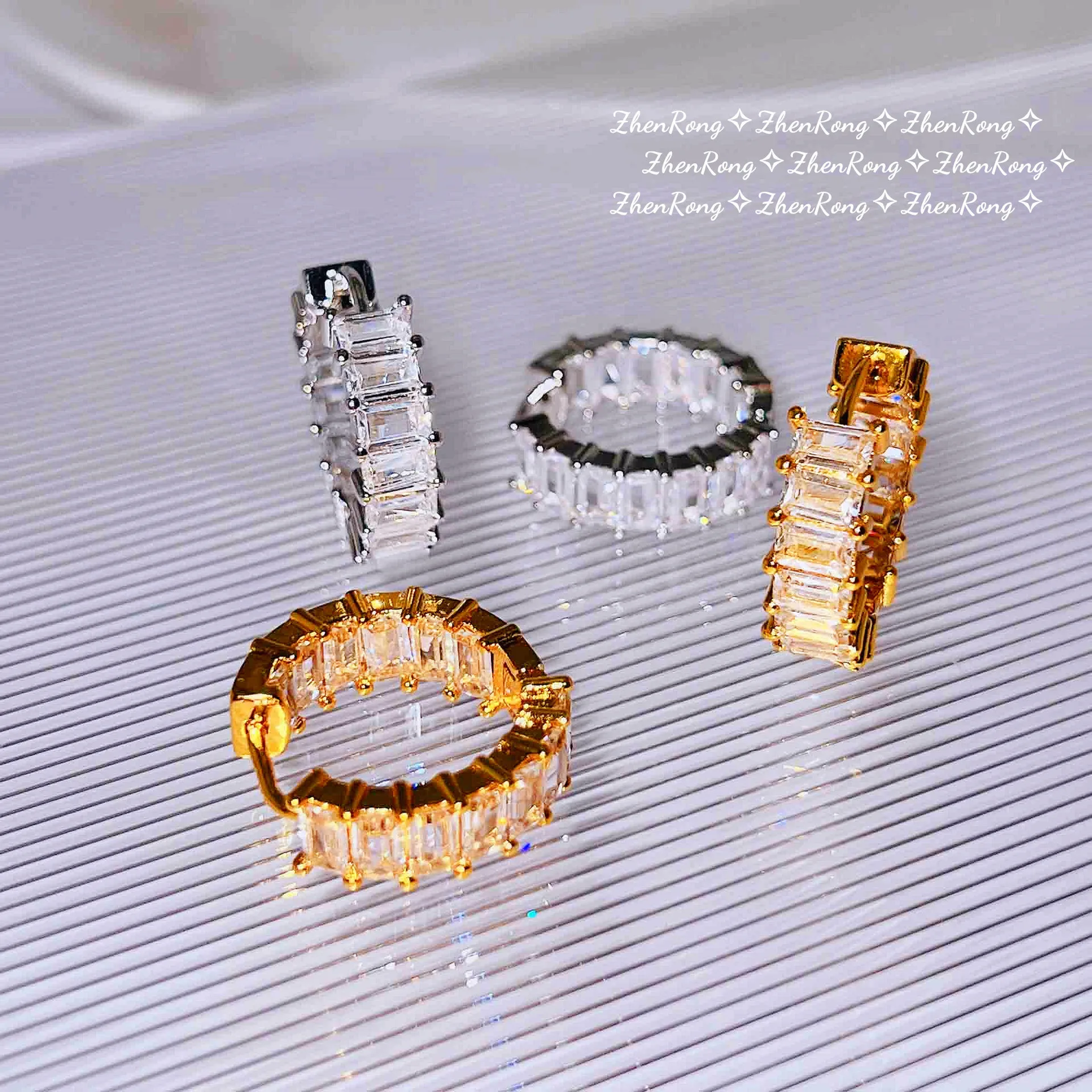 Korean Fashion Simple Shiny Zircon Metal Hoop Earrings For Women 2022 New Trend Luxury Jewelry Wedding Party Accessories
Korean Fashion Simple Shiny Zircon Metal Hoop Earrings For Women 2022 New Trend Luxury Jewelry Wedding Party Accessories