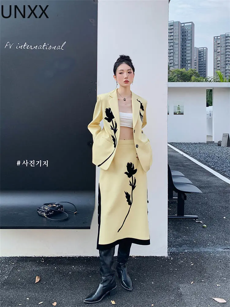 UNXX желтый комплект из двух предметов с лацканами и вышивкой женский топ с длинной юбкой с розами винтажный Модный комплект с юбкой женский наряд
UNXX желтый комплект из двух предметов с лацканами и вышивкой женский топ с длинной юбкой с розами винтажный Модный комплект с юбкой женский наряд