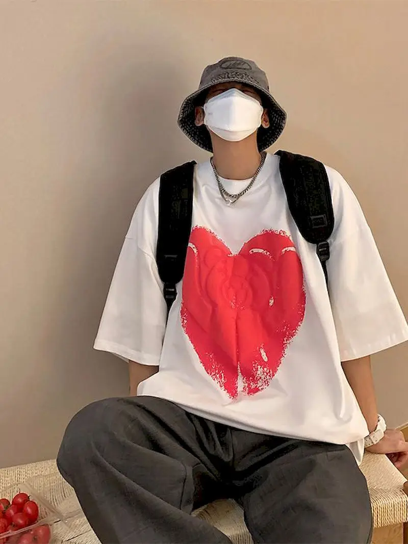 Summer 2022 New Short Sleeve Oversized T-shirt Men's Heart Print Fashion Japanese Design Sense Half Sleeve Lovers' Student Top
Summer 2022 New Short Sleeve Oversized T-shirt Men's Heart Print Fashion Japanese Design Sense Half Sleeve Lovers' Student Top