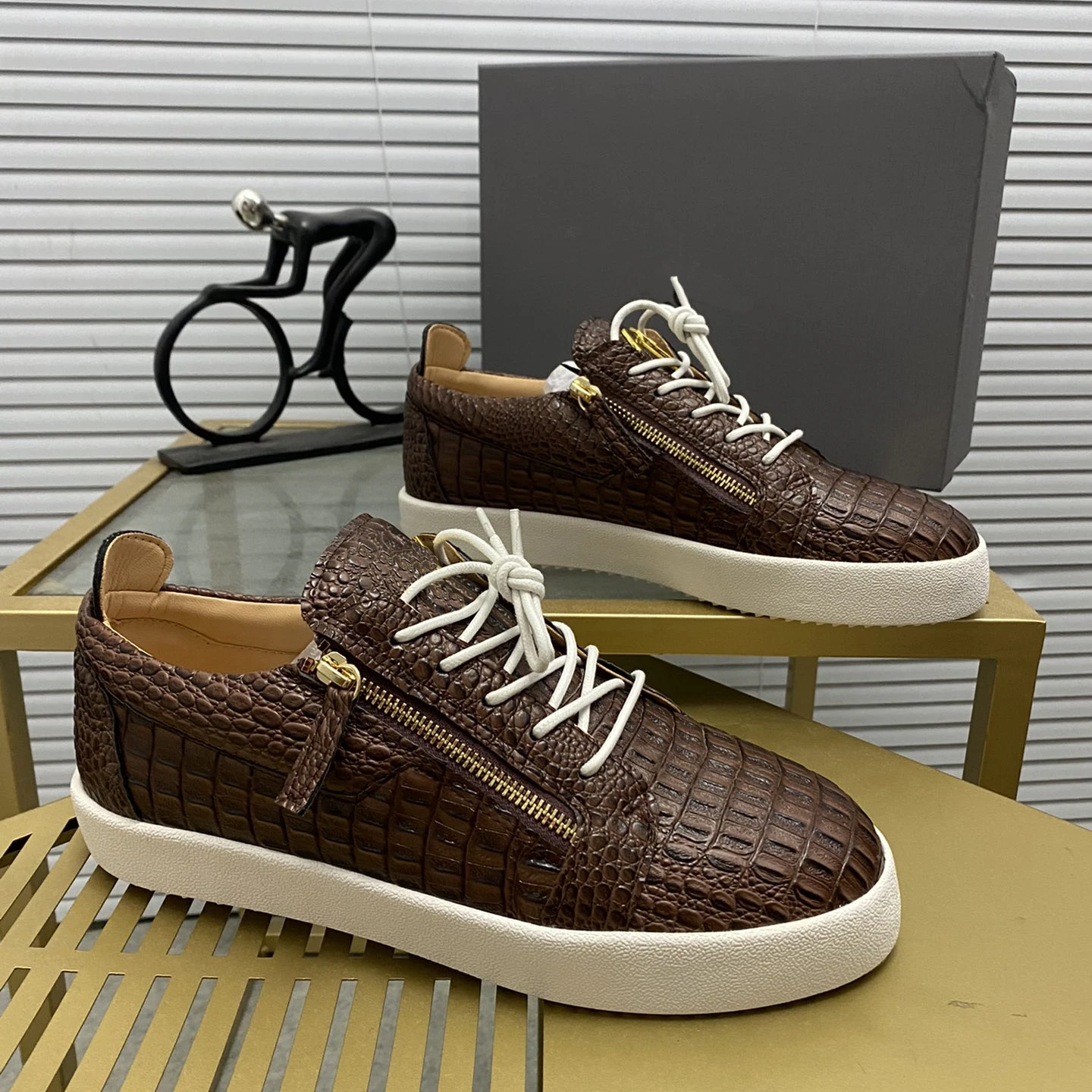 Top Quality GZ Mens Casual Shoes Luxury Womens Leather Sneakers Unisex Fashion Trainers Youth Designer Canvas Shoes MD0052
Top Quality GZ Mens Casual Shoes Luxury Womens Leather Sneakers Unisex Fashion Trainers Youth Designer Canvas Shoes MD0052