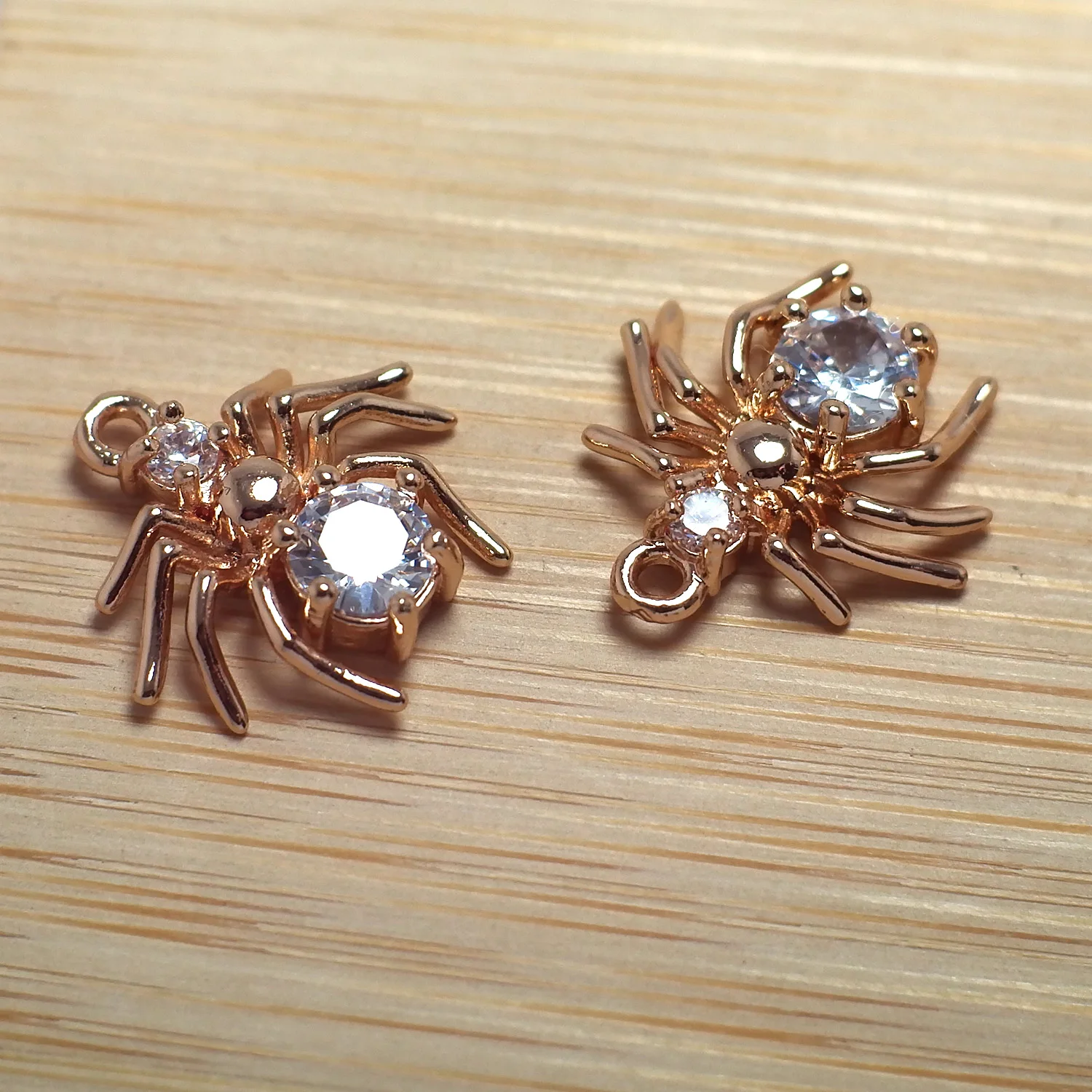 2pcs Rose Gold Color Plated Brass Zircon Spider, Necklace Findings Gemstone Earring Charms Jewelry Making 16x16x4mm
2pcs Rose Gold Color Plated Brass Zircon Spider, Necklace Findings Gemstone Earring Charms Jewelry Making 16x16x4mm