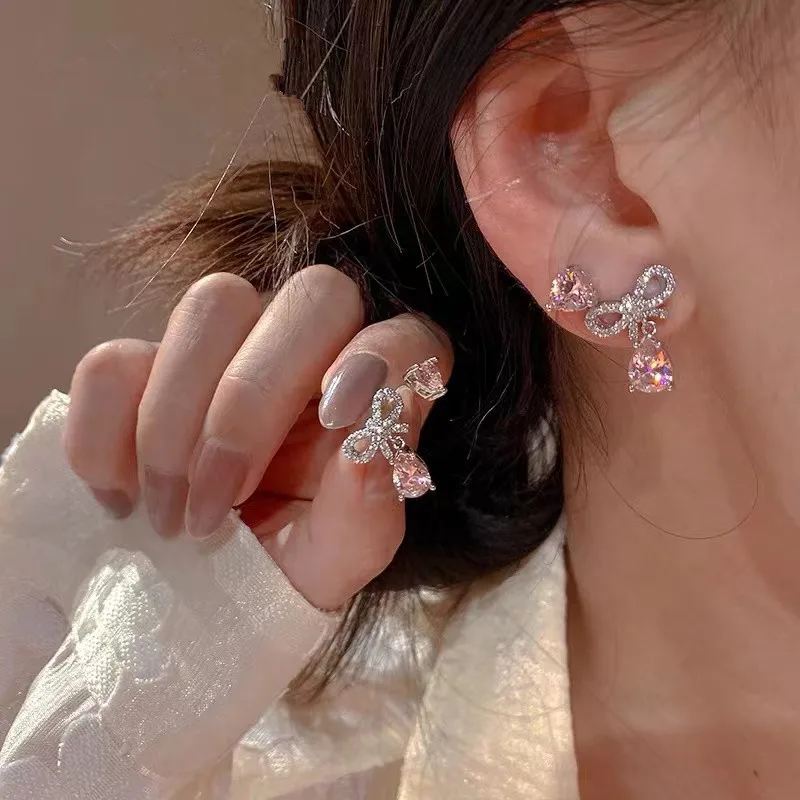 Hot Girl Style Sweet and Cool Pink Haoshi Bow Earrings Niche Design High-end Love Exquisite Women's Party Birthday Gift Jewelry
Hot Girl Style Sweet and Cool Pink Haoshi Bow Earrings Niche Design High-end Love Exquisite Women's Party Birthday Gift Jewelry