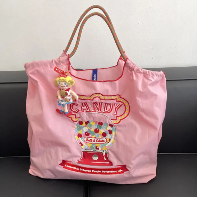 Embroidery design shopping bag 2023 New women handbag Oxford cloth embroidered nylon shopping bag portable shoulder bag
Embroidery design shopping bag 2023 New women handbag Oxford cloth embroidered nylon shopping bag portable shoulder bag