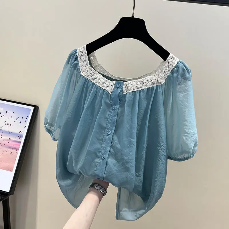 Sweet Style Lace Patchwork Women Shirts Summer New Design 2022 Lantern Sleeved Square Collar Loose Elegant Female Outwear Tops
Sweet Style Lace Patchwork Women Shirts Summer New Design 2022 Lantern Sleeved Square Collar Loose Elegant Female Outwear Tops