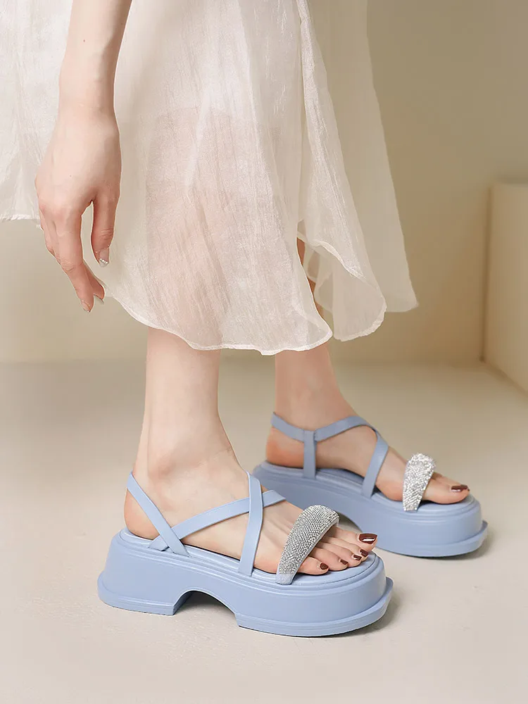 Женские сандалии на платформе стразы, бежевые сандалии на толстой подошве, увеличивающие рост, гладиаторы, для лета, 2022
Женские сандалии на платформе стразы, бежевые сандалии на толстой подошве, увеличивающие рост, гладиаторы, для лета, 2022