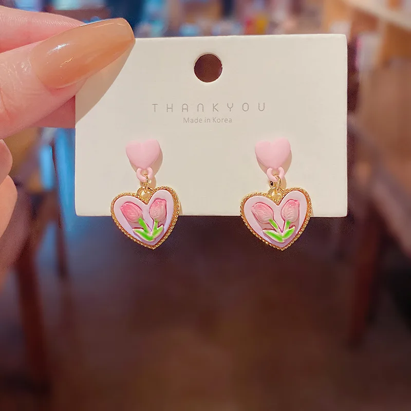 Pink Tulip Flower Heart Earrings Exquisite Vintage Spring Dangle for Women Korean Ear Ring Aesthetic Jewelry
Pink Tulip Flower Heart Earrings Exquisite Vintage Spring Dangle for Women Korean Ear Ring Aesthetic Jewelry