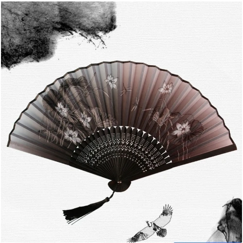 Шелковый ручной складной веер
Шелковый ручной складной веер