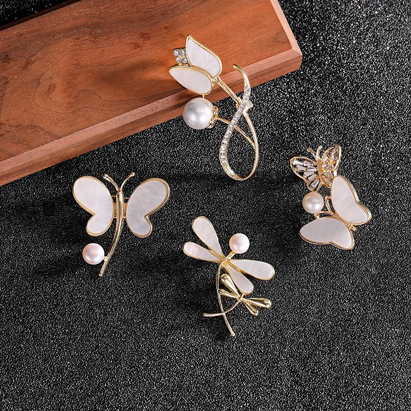 Cute Woman Butterfly Pearl Rhinestone Brooch Suit Backpack Accessories Pin Wild High-end Girl Classic Fashion Gift Wholesale 
Cute Woman Butterfly Pearl Rhinestone Brooch Suit Backpack Accessories Pin Wild High-end Girl Classic Fashion Gift Wholesale
