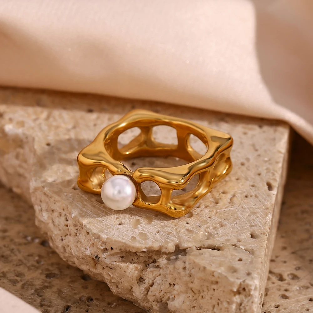 Modern Hollow Square Pearl Rings For Woman Y2K Gold Plated Stainless Steel Waterproof Rings aneis em aço inoxidável mulher
Modern Hollow Square Pearl Rings For Woman Y2K Gold Plated Stainless Steel Waterproof Rings aneis em aço inoxidável mulher