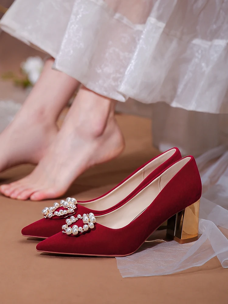 Red xiuhe shoes wedding shoes pregnant women can wear dress shoes women thick heel high heels wedding bride shoes pearl single 
Red xiuhe shoes wedding shoes pregnant women can wear dress shoes women thick heel high heels wedding bride shoes pearl single
