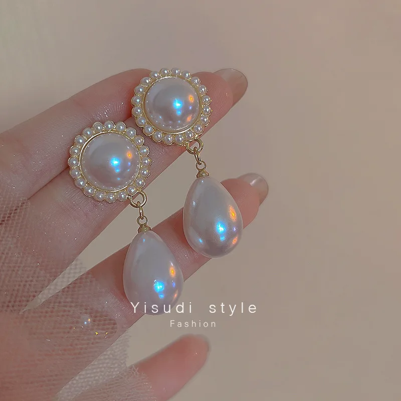Raylene Europe and The United States Fashion Celebrity Temperament Earrings Niche Design Sense Drop-shaped Pearl Earrings
Raylene Europe and The United States Fashion Celebrity Temperament Earrings Niche Design Sense Drop-shaped Pearl Earrings