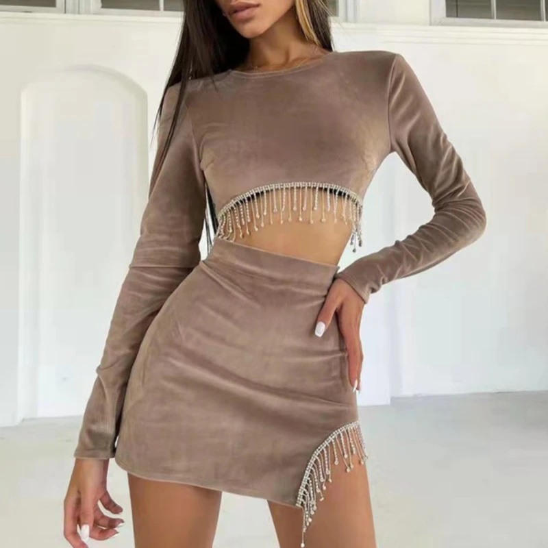 Women Sexy Streetwear Tassel Skirts 2 Piece Outfits Zipper Off The Shoulder Crop Top Mini Skirts Two Piece Set Dress
Women Sexy Streetwear Tassel Skirts 2 Piece Outfits Zipper Off The Shoulder Crop Top Mini Skirts Two Piece Set Dress