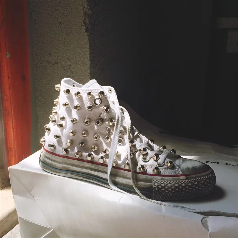 Old style cylinder rivet canvas shoes white retro dirty shoes to increase men's and women's classic couple large size 35-46
Old style cylinder rivet canvas shoes white retro dirty shoes to increase men's and women's classic couple large size 35-46