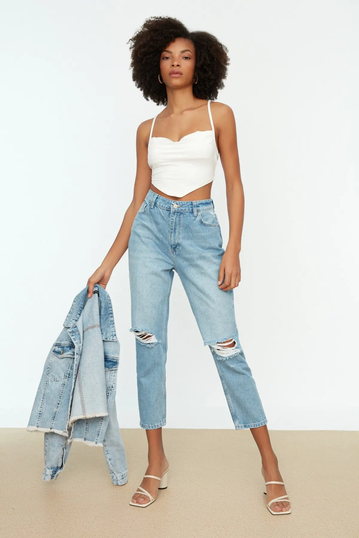 Women's Jean Blue Ripped High Waist Full Length Straight Pant Streetwear Female Buttons Zipper Ladies
Women's Jean Blue Ripped High Waist Full Length Straight Pant Streetwear Female Buttons Zipper Ladies