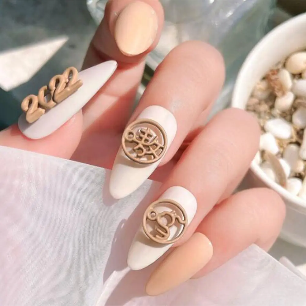 4Pcs/Set Gift Decoration Ornaments Craft Jewelry Nail Rhinestone Tiger Year Nail Sticker Nail Manicure For 2022
4Pcs/Set Gift Decoration Ornaments Craft Jewelry Nail Rhinestone Tiger Year Nail Sticker Nail Manicure For 2022