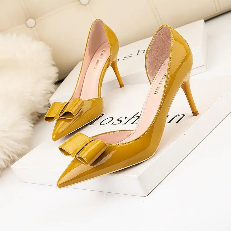Female High Heels 2022 New Designer 7cm High Heels Patent Leather Pointed Toe Hollow Sexy Bow Women Shoes Ladies Dress Shoes
Female High Heels 2022 New Designer 7cm High Heels Patent Leather Pointed Toe Hollow Sexy Bow Women Shoes Ladies Dress Shoes