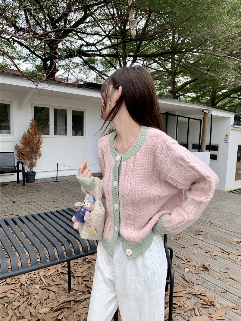 GGB4758 Color blocking Fried Dough Twists long sleeve sweater 2023 Korean version new niche loose aging round neck top
GGB4758 Color blocking Fried Dough Twists long sleeve sweater 2023 Korean version new niche loose aging round neck top