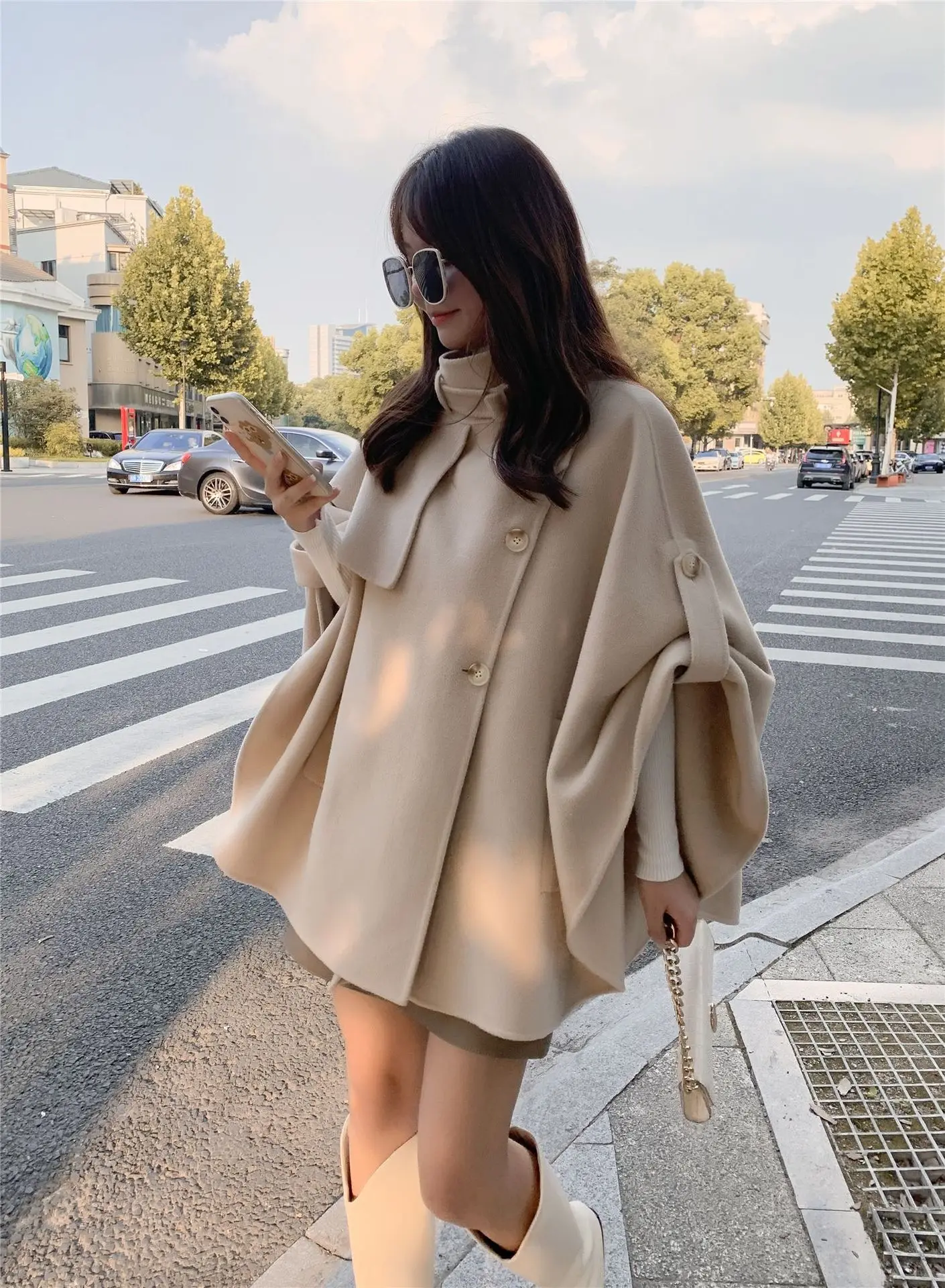Dalian women's loose autumn and winter casual cape jacket with double-sided cashmere wool coat temperament style
Dalian women's loose autumn and winter casual cape jacket with double-sided cashmere wool coat temperament style