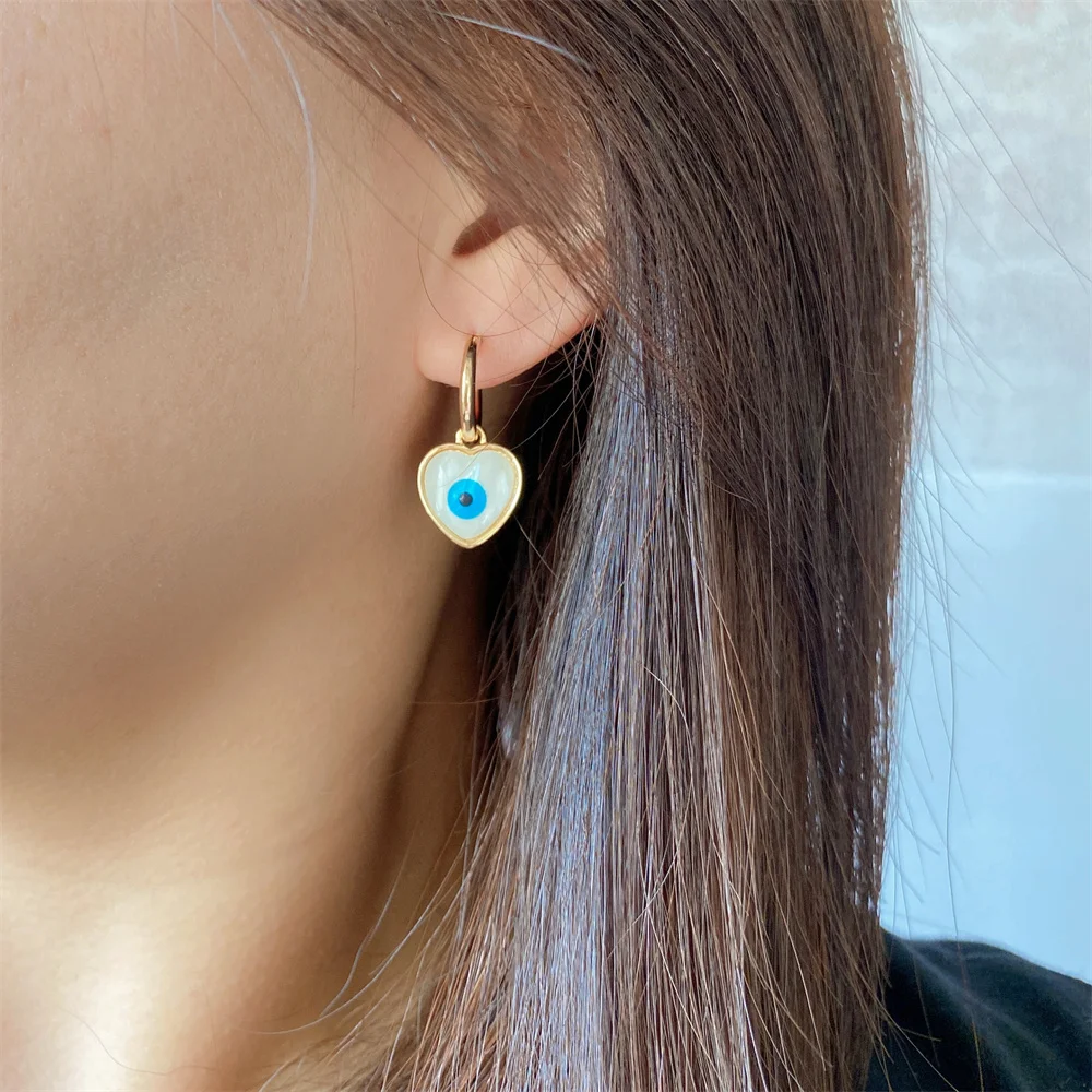 2022 New Evil Gold Color Plating Blue Eye Heart Charm Hoop Earrings For Women Girl Lovely Trendy Casual Chic Jewelry Accessory
2022 New Evil Gold Color Plating Blue Eye Heart Charm Hoop Earrings For Women Girl Lovely Trendy Casual Chic Jewelry Accessory