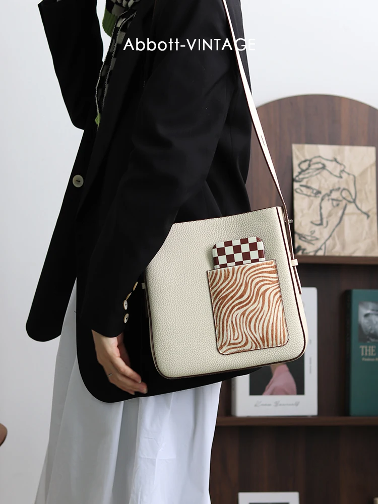 Small crowd new "double bread" first layer leather contrast square bag autumn and winter shoulder slung women's bag
Small crowd new "double bread" first layer leather contrast square bag autumn and winter shoulder slung women's bag