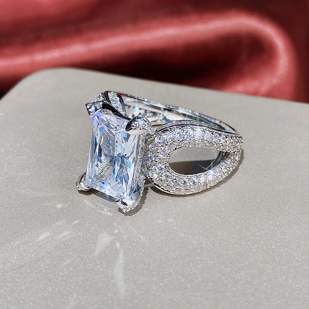 Brilliant Wedding Rings for Women Newly-designed Luxury Crystal Cubic Zirconia Ring Proposal Engagement Statement Jewelry
Brilliant Wedding Rings for Women Newly-designed Luxury Crystal Cubic Zirconia Ring Proposal Engagement Statement Jewelry