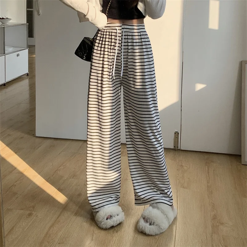 Женские брюки с высокой талией, брюки с эластичным поясом, Свободные повседневные брюки, брюки с широкими штанинами, спортивные брюки в полоску, корейский дизайн, высокое качество
Женские брюки с высокой талией, брюки с эластичным поясом, Свободные повседневные брюки, брюки с широкими штанинами, спортивные брюки в полоску, корейский дизайн, высокое качество